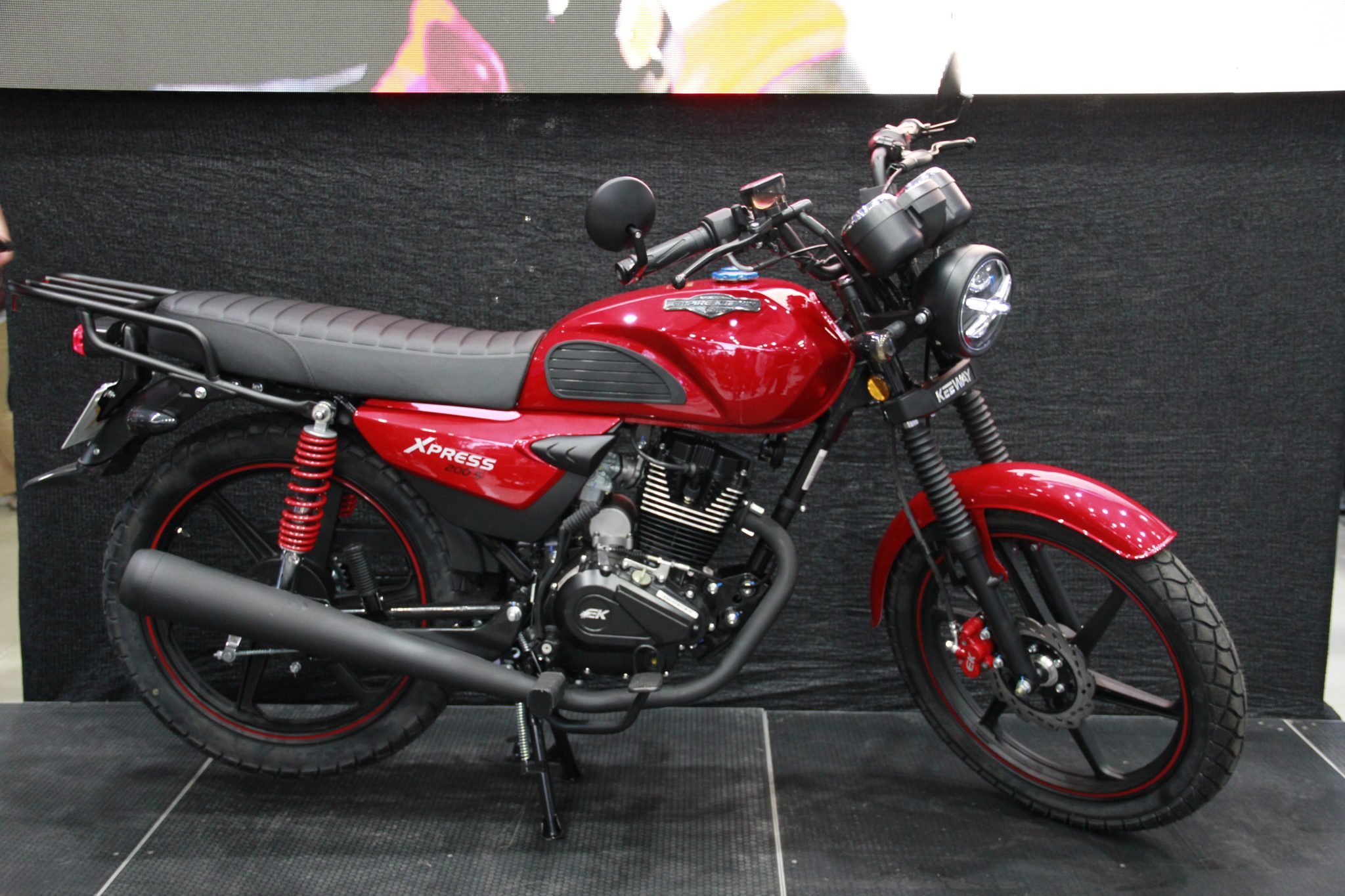 Empire Keeway lanza la EK Xpress 200S con diseño moderno y motor potente
