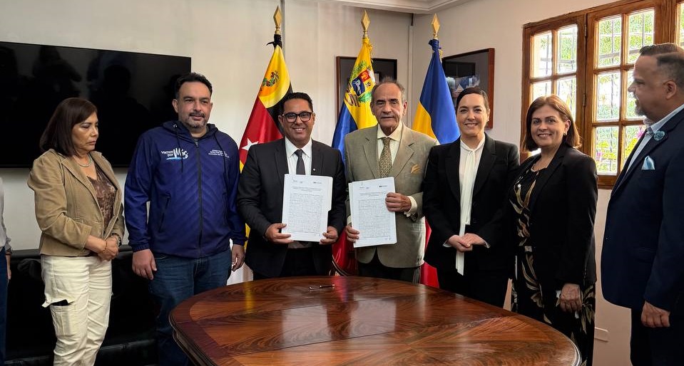 Alcaldía de El Hatillo y la Universidad Santa María renuevan convenio que impulsa la formación de los jóvenes