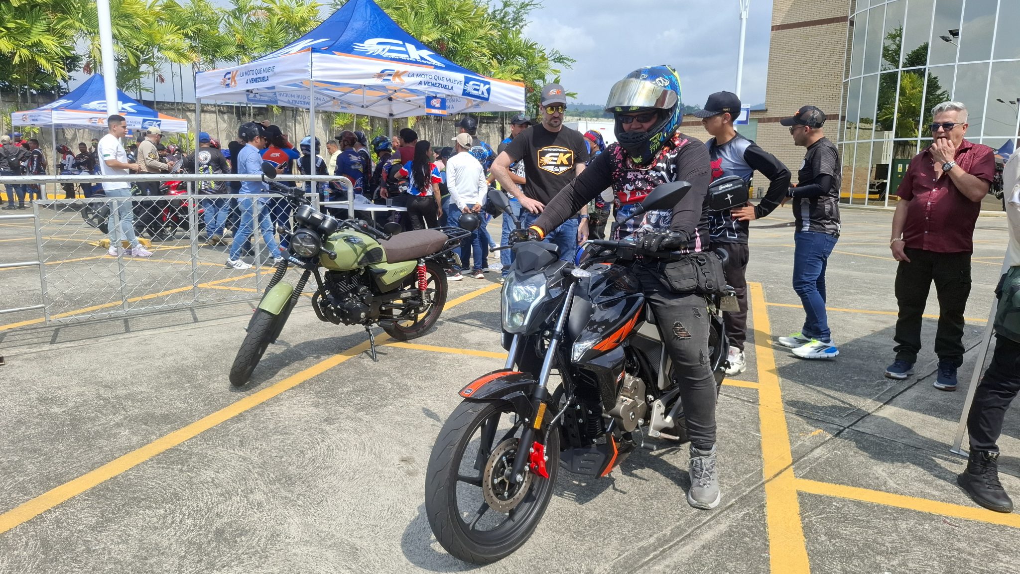 Más de 500 apasionados de las motos participaron en el EK Day El Vigía