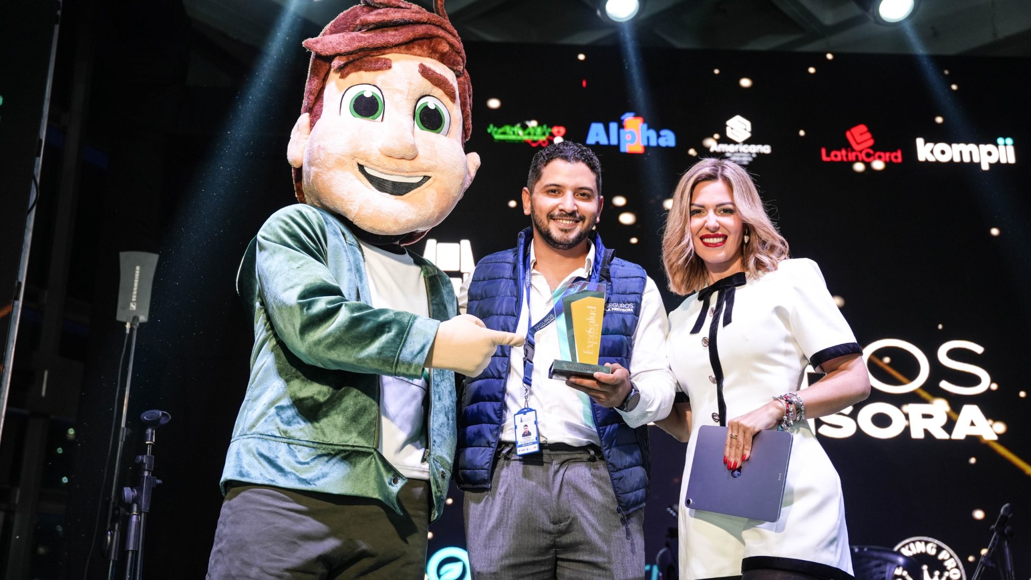 Seguros La Previsora recibe Premio a la Resiliencia por sus 112 años en el mercado asegurador