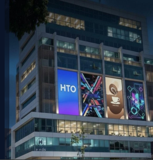 Tu marca nunca se apaga: Torre HTO estrena megapantalla comercial