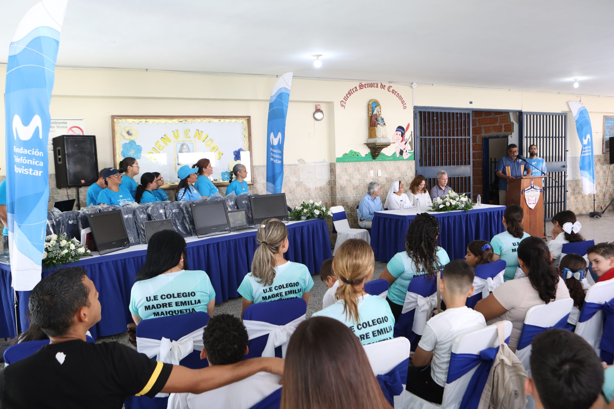 Movistar entregó 500 kits escolares para estudiantes de La Guaira