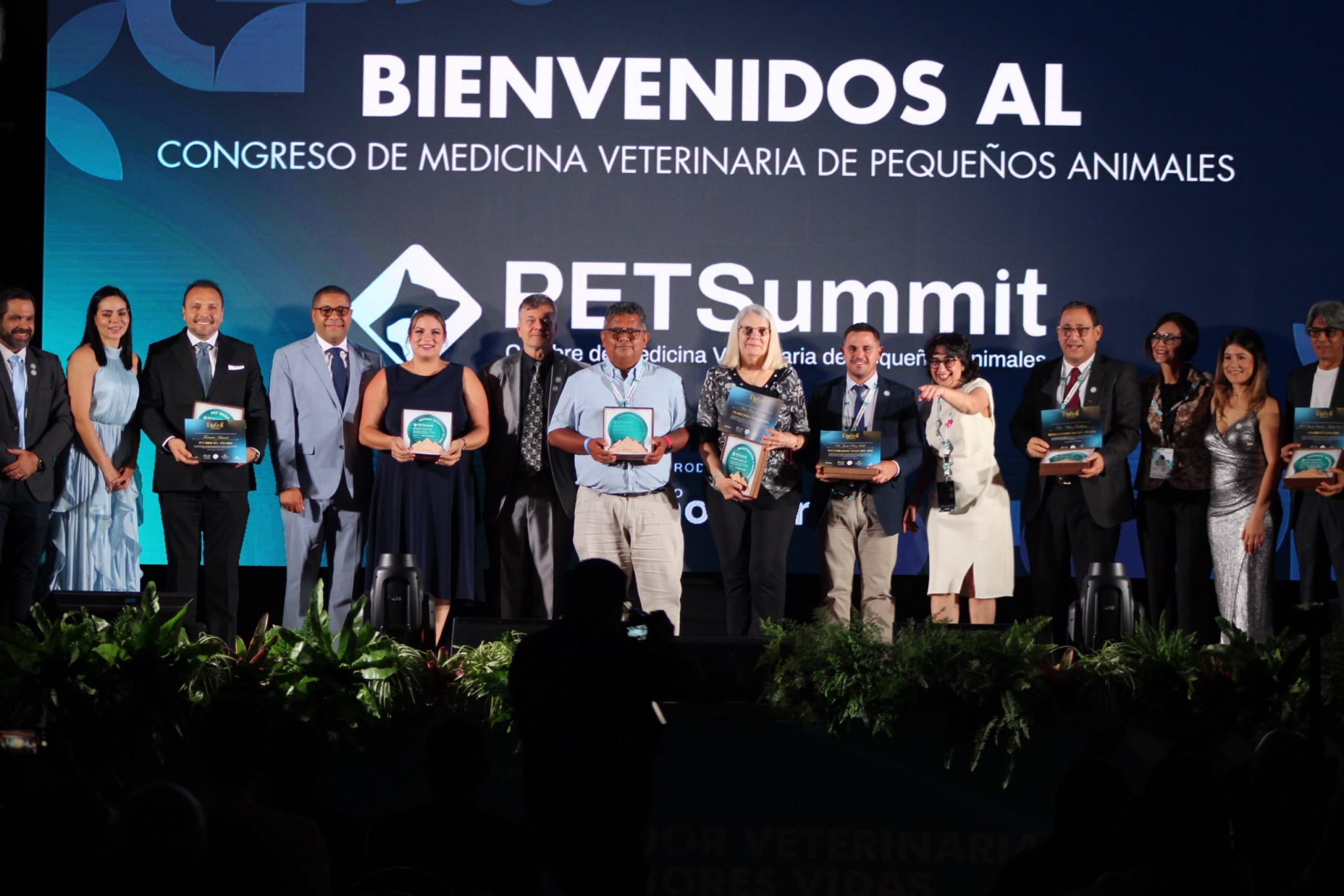 Empresarios del sector mascotas inauguran PET Summit 2026